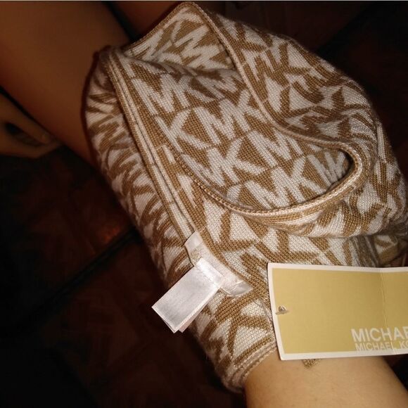 NWT Michael Kors scarf - Picture 6 of 6